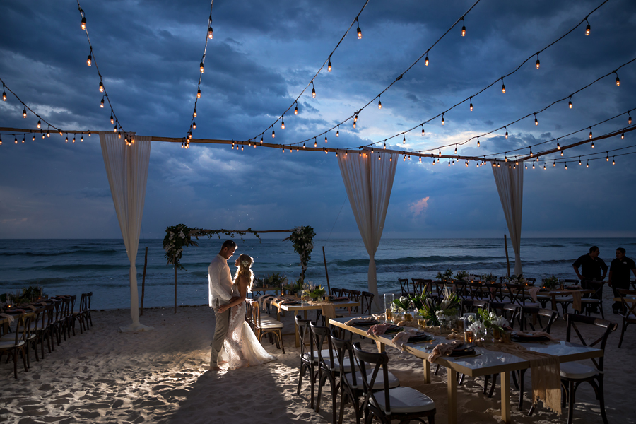 Bride_Groom_Beach_Wedding